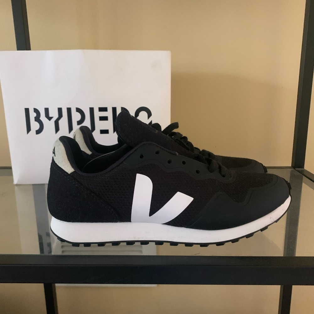 Veja Sneakers Black & White Logo *NEW*